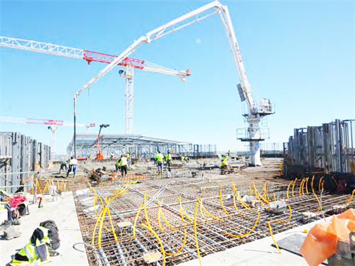 建筑工程必備機(jī)械，混凝土布料機(jī)。